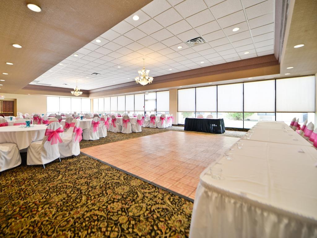 Ramada By Wyndham Plymouth Hotel & Conference Center Bagian luar foto