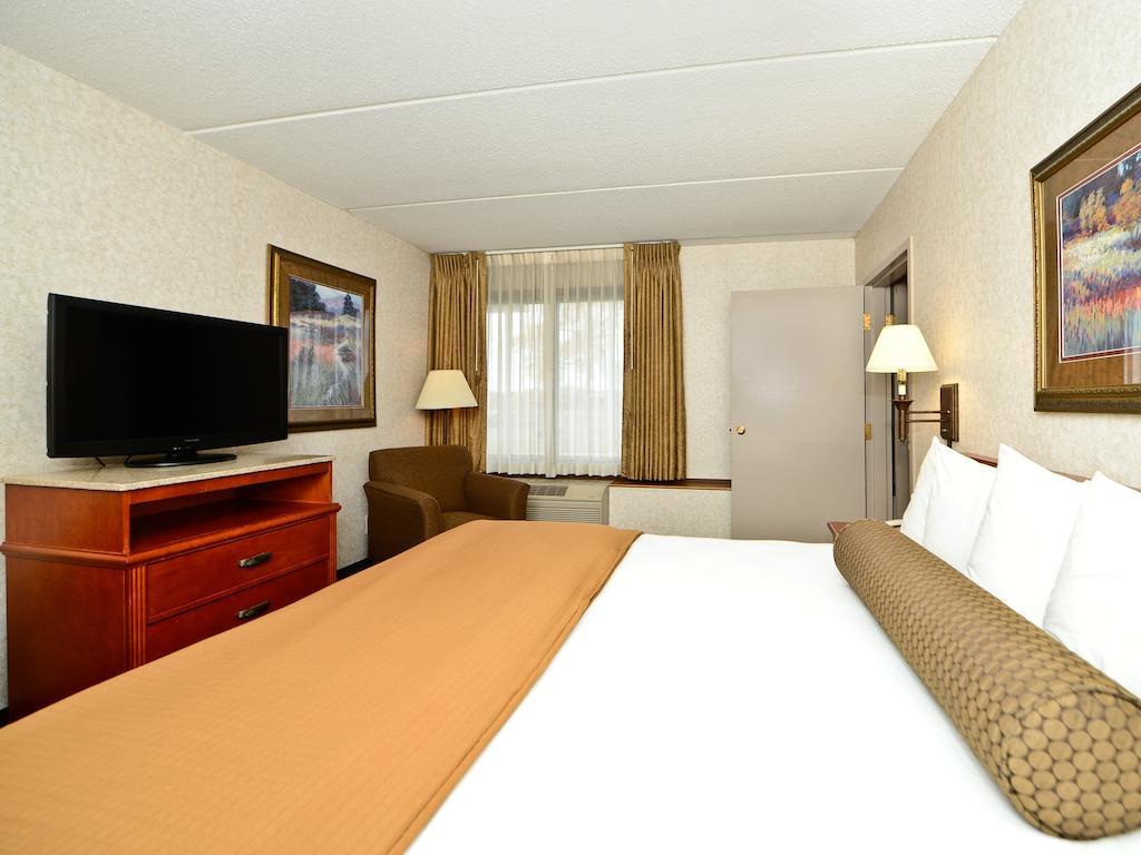 Ramada By Wyndham Plymouth Hotel & Conference Center Bagian luar foto